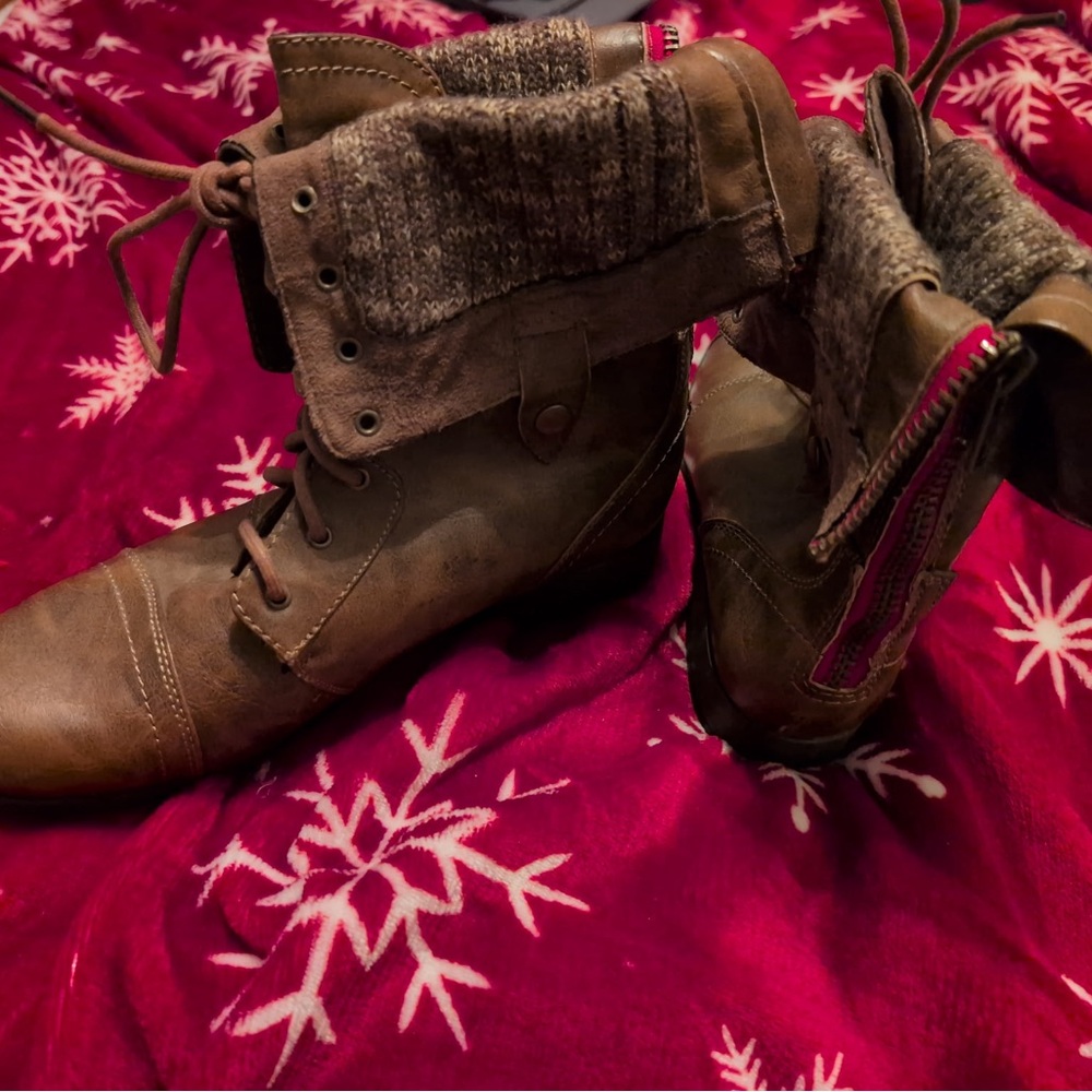 American Eagle Outfitters Tan Lace-Up Ankle Boots - Picture 2 of 5